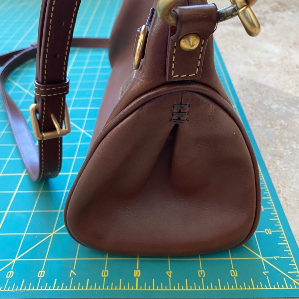 Stunning Dooney and Bourke Bag - Picture 16 of 16